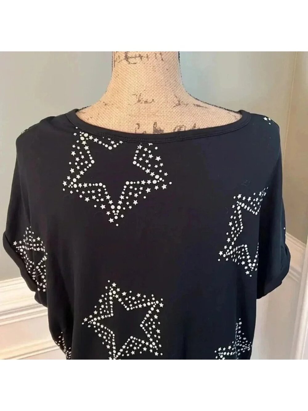 Black Short Sleeve Star Print Top - Size Large - Picture 4 of 5